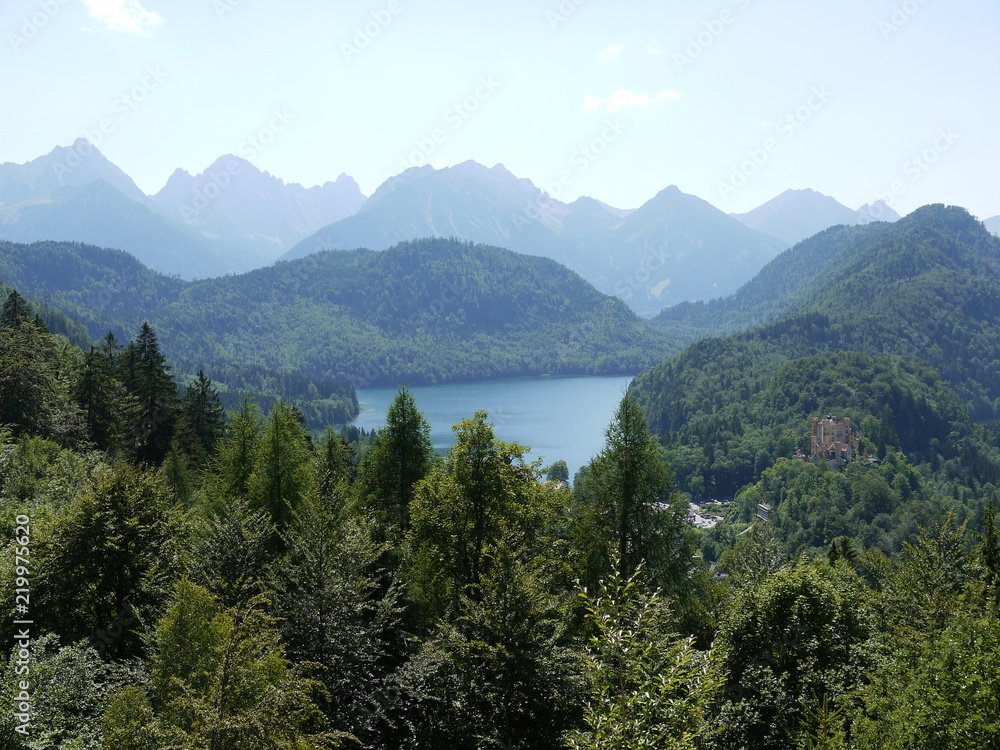 Obraz premium simple mountain landscape with a lake partly hidden by dense forest 