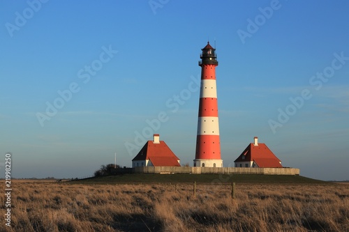 Westerhever Leuchtturm  beliebtes Wahrzeichen und Ausflugsziel an der Nordsee
