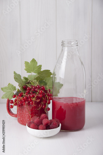 Berry sauce made from red currants and raspberries