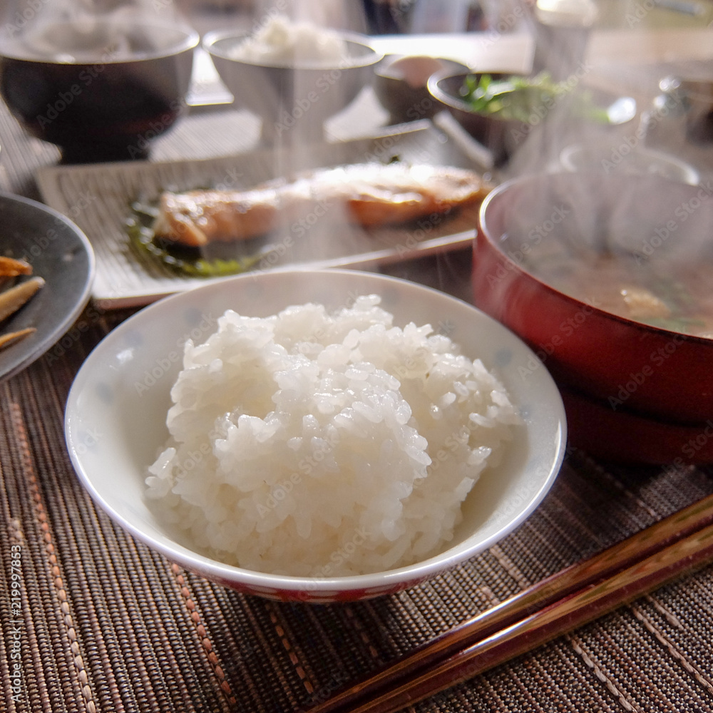 伝統的な日本の朝ごはん　和食　