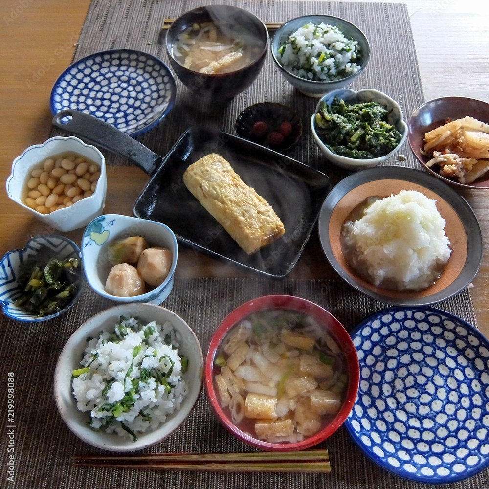 伝統的な日本の朝ごはん　和食　