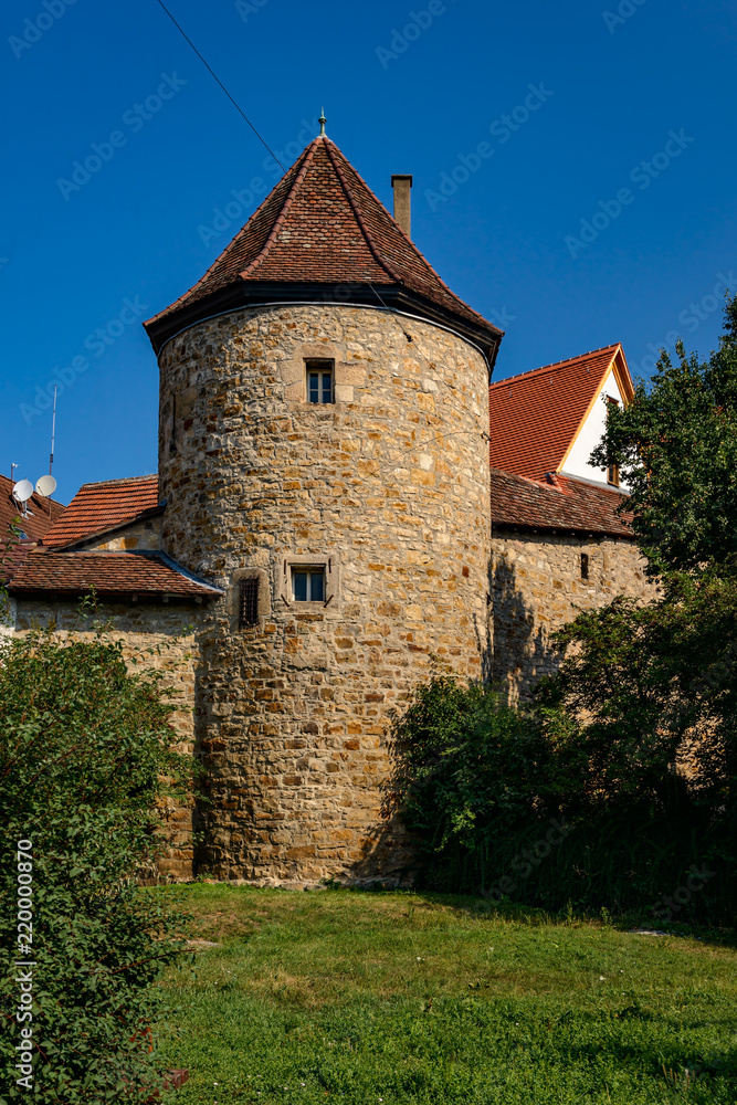 Der Blockturm, Teil der historischen Nürtinger Stadtbefestigung, diente im Mittelalter auch als Gefängnis (Ansicht von Süden)
