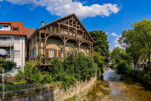 Historisches Haus mit Fachwerkvorbau an der Steinachbrücke in Nürtingen