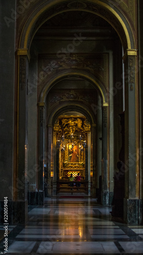 Pasillo de iglesia en Roma