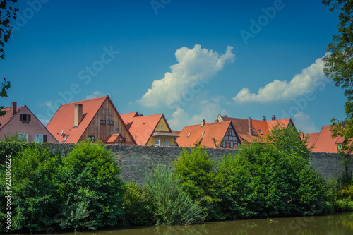 Rooftops above the city wall and the Wörnitz river in Dinkelsbühl © Gaschwald