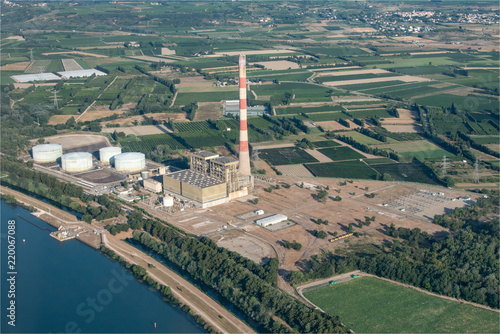 vue aérienne d'une centrale thermique à Aramon dans le Gard en France