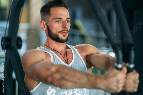Athlete with beard tranins in the gym