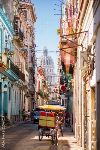 Havana, Cuba, El Capitolio seen from a narrow street © ttinu