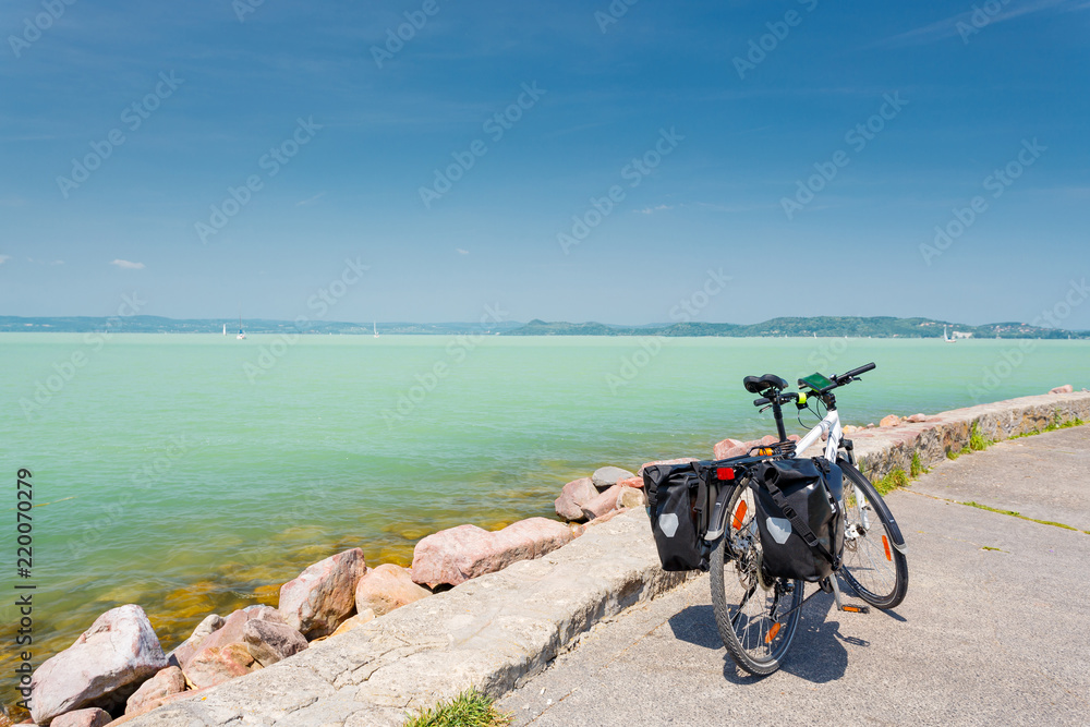 Obraz premium Balaton lake, Hungary. Touring bicycle