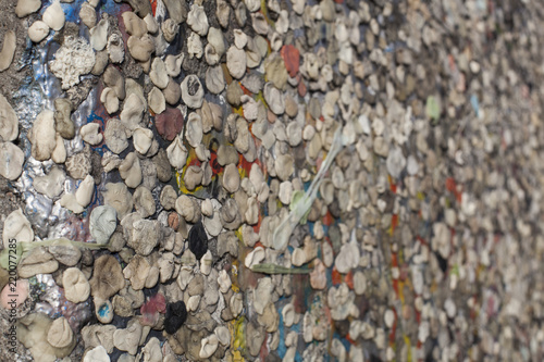 Fotografie Chewing gums sticked to the remains of the Berlin Wall