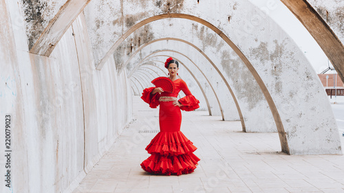 Fotografie, Obraz Woman dressed in red dancing flamenco with red fan