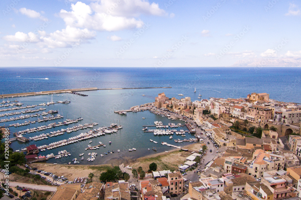 Porto di Castellammare del Golfo visto dal drone