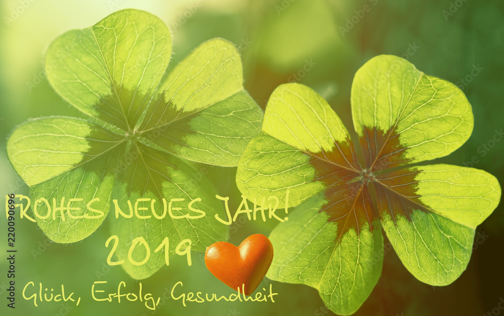 Frohes Neues Jahr 2019, Glücksklee mit Herz StockFoto Adobe Stock