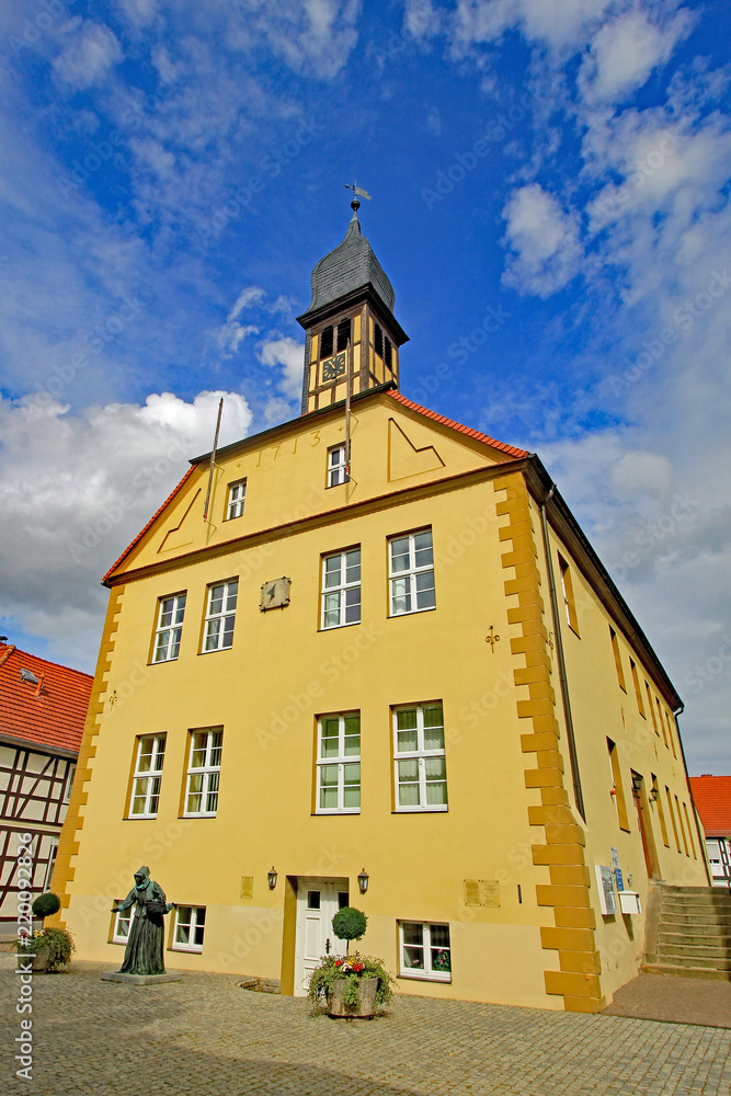 Lenzen: Rathaus mit Einzeigeruhr (1713, Brandenburg)