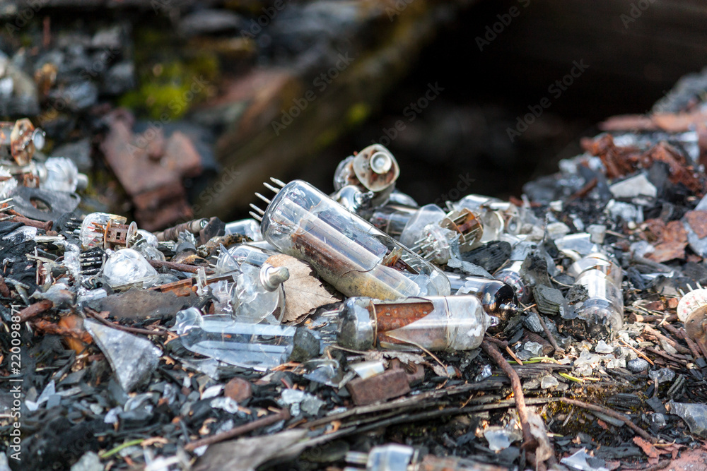 Obraz premium broken vacuum tubes