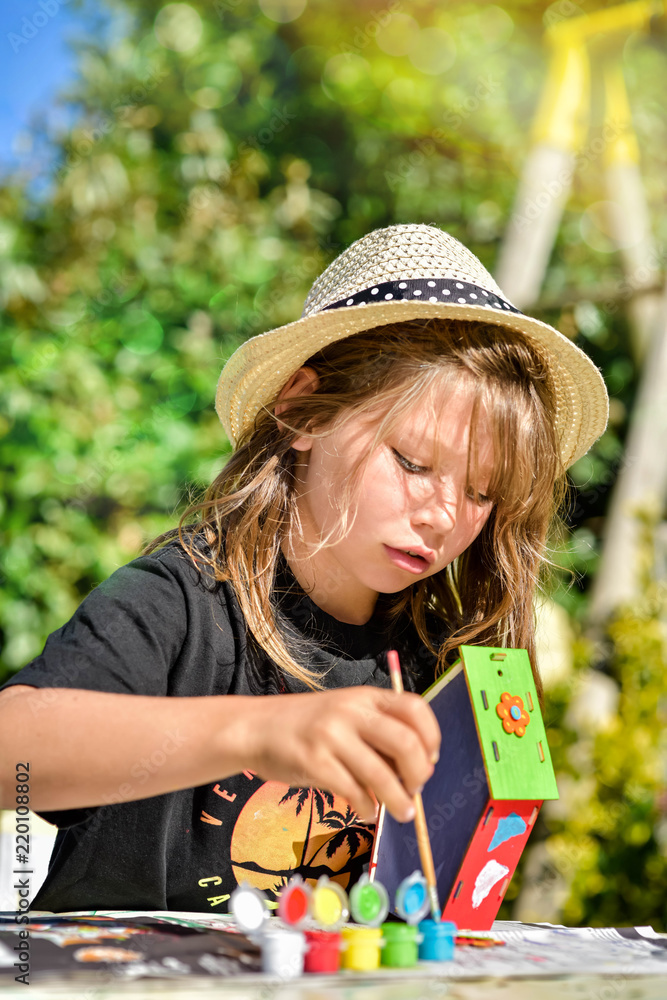 Fototapeta premium atelier créatif dans le jardin