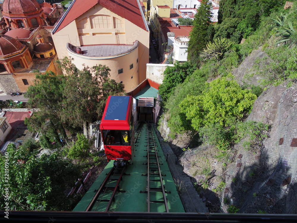 Fototapeta premium グアナファトのケーブルカー