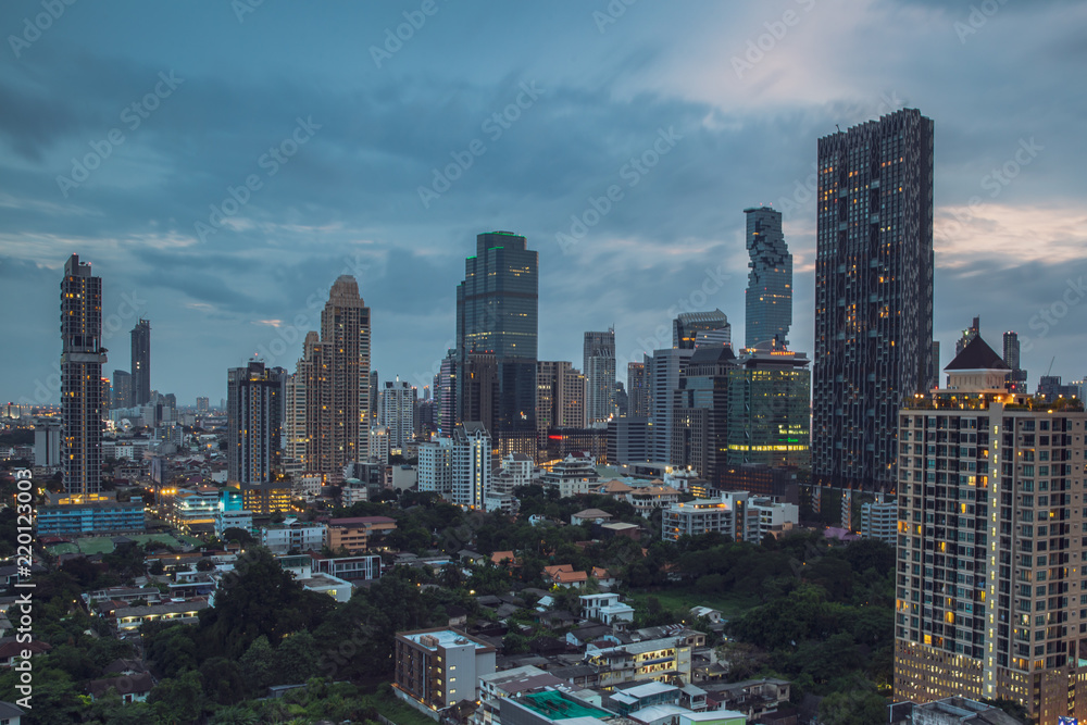 Obraz premium Bangkok city scape with beatiful moment of light