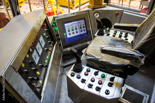 Foto remote control cabin driller's chair and instruments