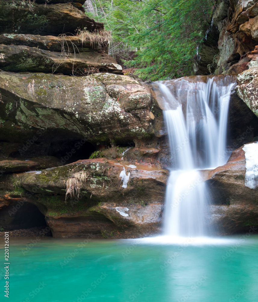Naklejka premium Hocking Hills Waterfall 01