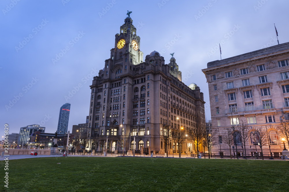 Fototapeta premium Royal Liver Building in Liverpool