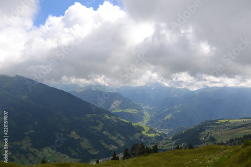 Montagnes sous orage