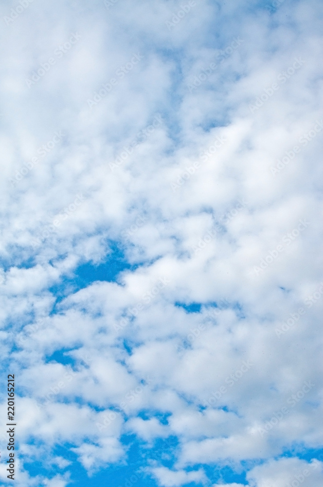 Obraz premium Blue summer sky with partial cloud cover in Sweden