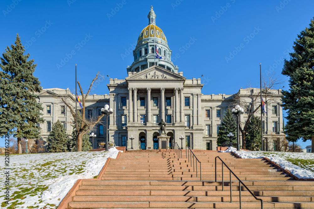 Obraz premium Colorado State Capitol - West side view of Colorado State Capitol Building, located in Denver Downtown's Civic Center area. Colorado, USA.