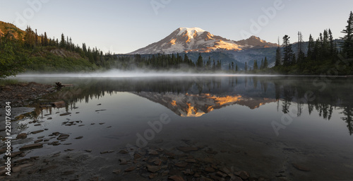 Fotografía Bench Lake in Mt Rainier National Park.