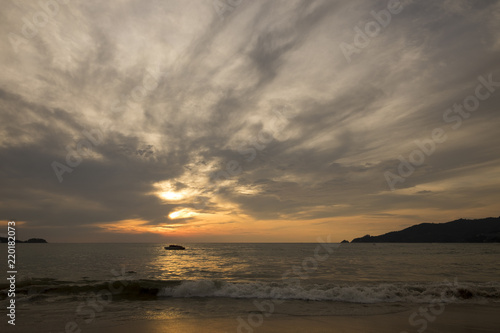 プーケット　パトンビーチの夕日 © 一弘 田島