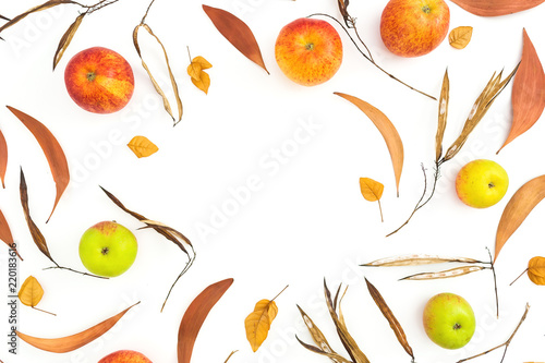 Fototapeta Naklejka Na Ścianę i Meble -  Autumn frame with fall dried leaves, apple fruits on white background. Flat lay, top view. Thanksgiving composition