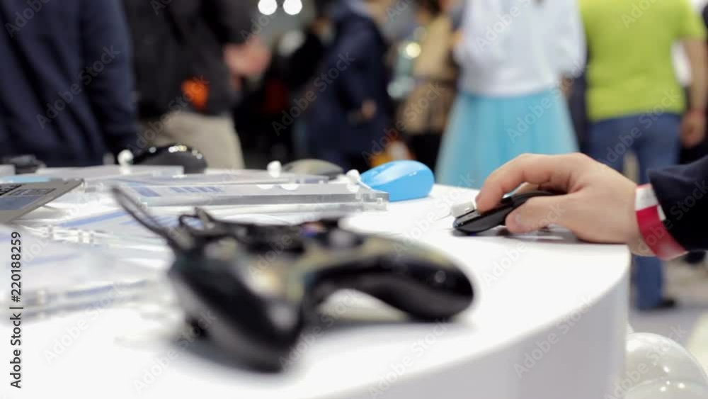 Purchase of a computer mouse in the store Purchase of a computer mouse in the store