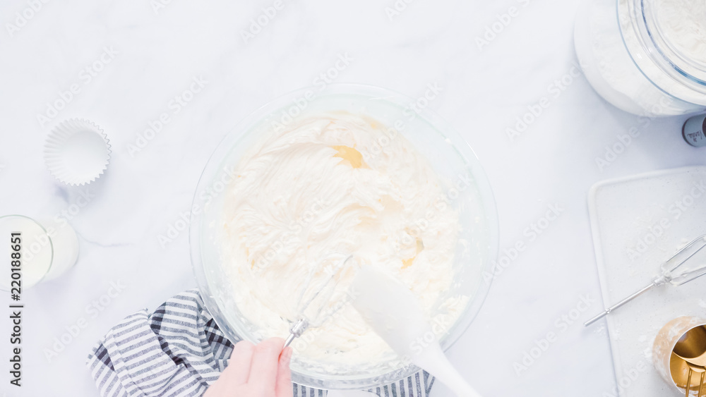 Fototapeta premium Baking vanilla cupcakes