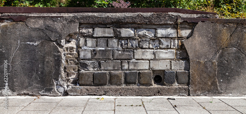 Baufällige Mauer photo