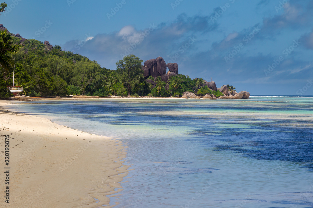 Obraz premium Einsamer Strand auf La Digue, Seychellen.