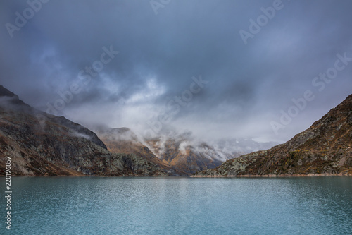 Die wunderbare Bergwelt des Wallis im Herbst