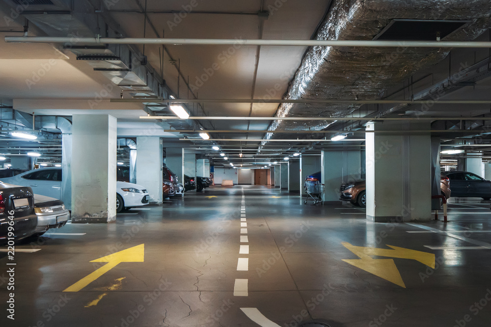 Fototapeta premium Podziemny garaż lub nowoczesny parking