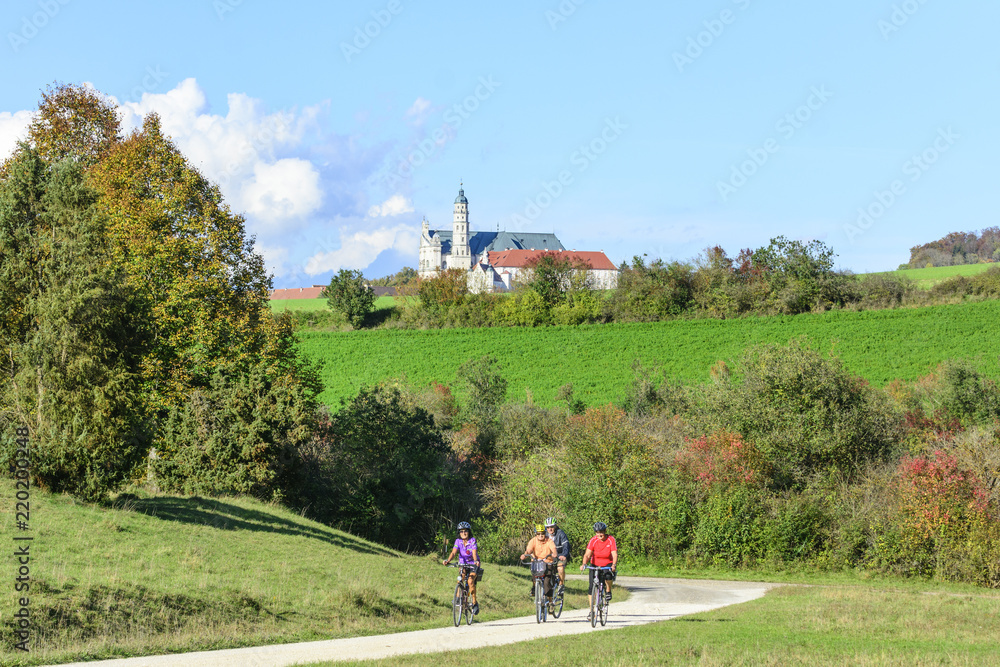 Fototapeta premium Radtour im idyllischen Härtsfeld in der schwäbischen Alb