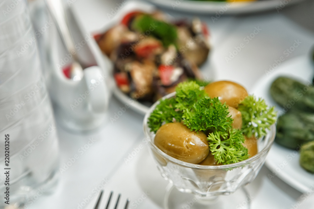  pickled mushrooms in a transparent dish