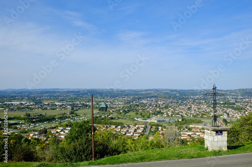 A panoramic view over Villeneuve-sur-Lot from Pujols, Lot-et-Garonne, France. The historic fortified village stronghold of Pujols is now a member of "Les Plus Beaux Villages de France" association © Chris Rose