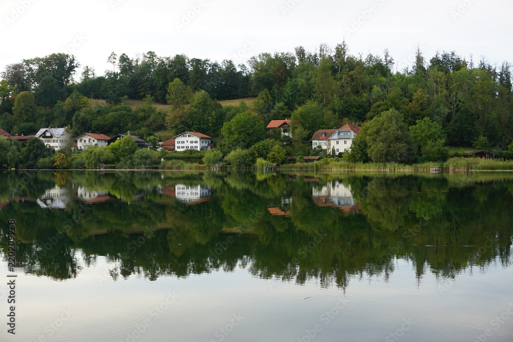 Obraz premium Paradiesische Seelage in Bayern