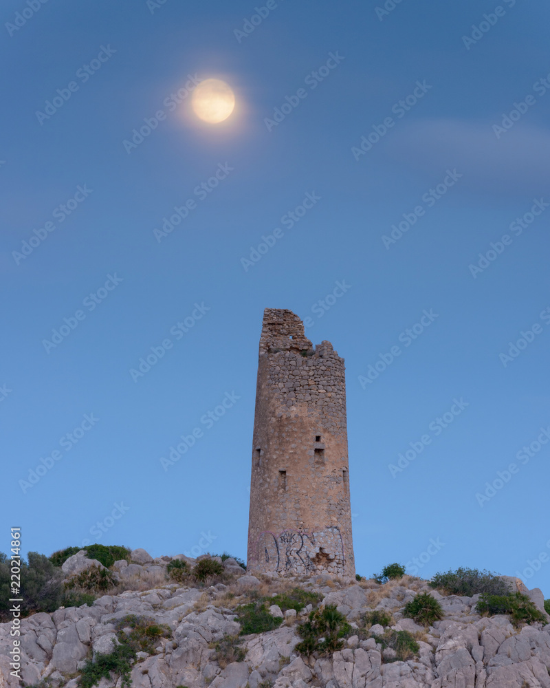 Torre de La Colomera bajo la luna llena. Orpesa. Castellón. España