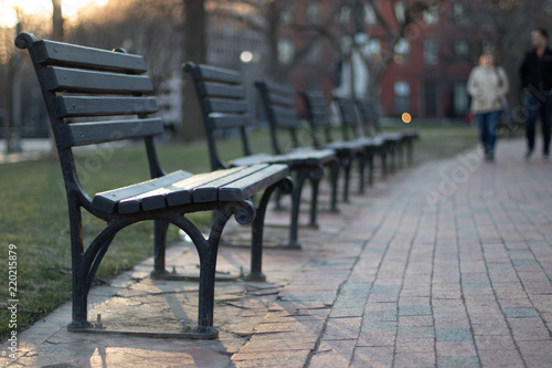 Benches in a pakr © Hiromi