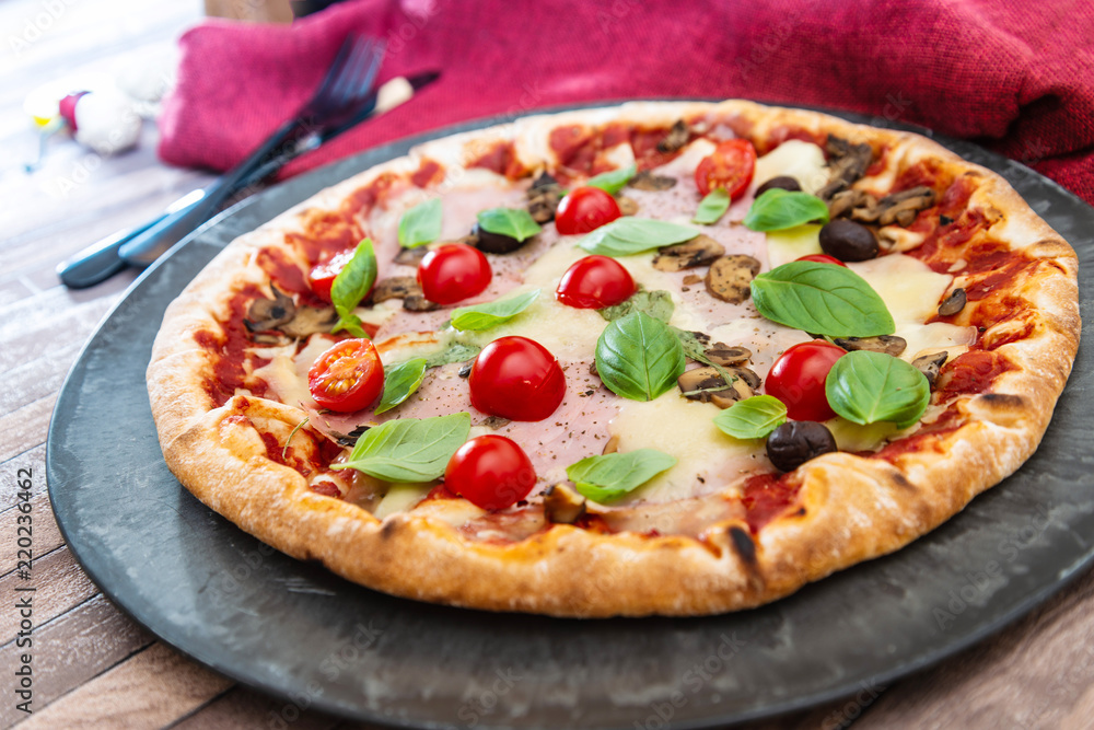 Pizza Mozzarella, Ham chiffonade and Sliced ​​Mushrooms