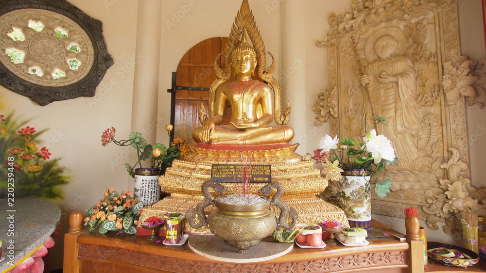 Obraz premium Statue of the Buddha god, Sacrifice oblation, traditional offerings for Gods in the Buddhist temple Brahma Vihara Indonesia. Bali Architecture, Ancient design. Travel concept.