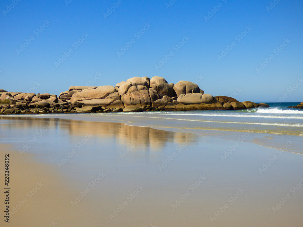 Fototapeta premium Rocky shore and transparent waters at Praia da Galheta (Galheta beach) in Florianopolis, Brazil