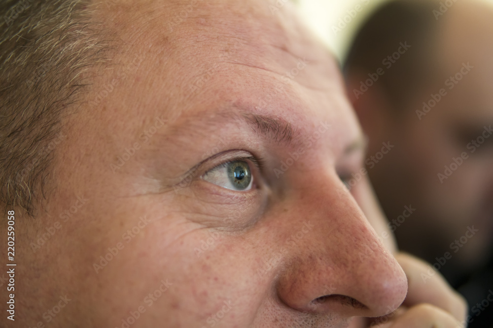 Obraz premium Thoughtful young man thinking, closeup