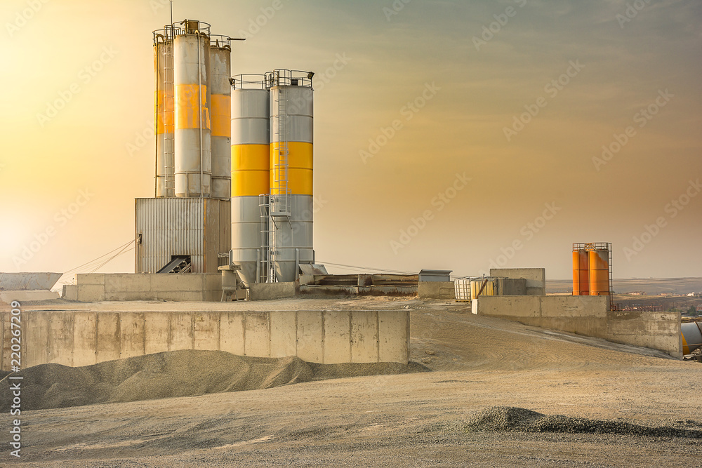 Obraz premium Quarry with silo in an industrial zone
