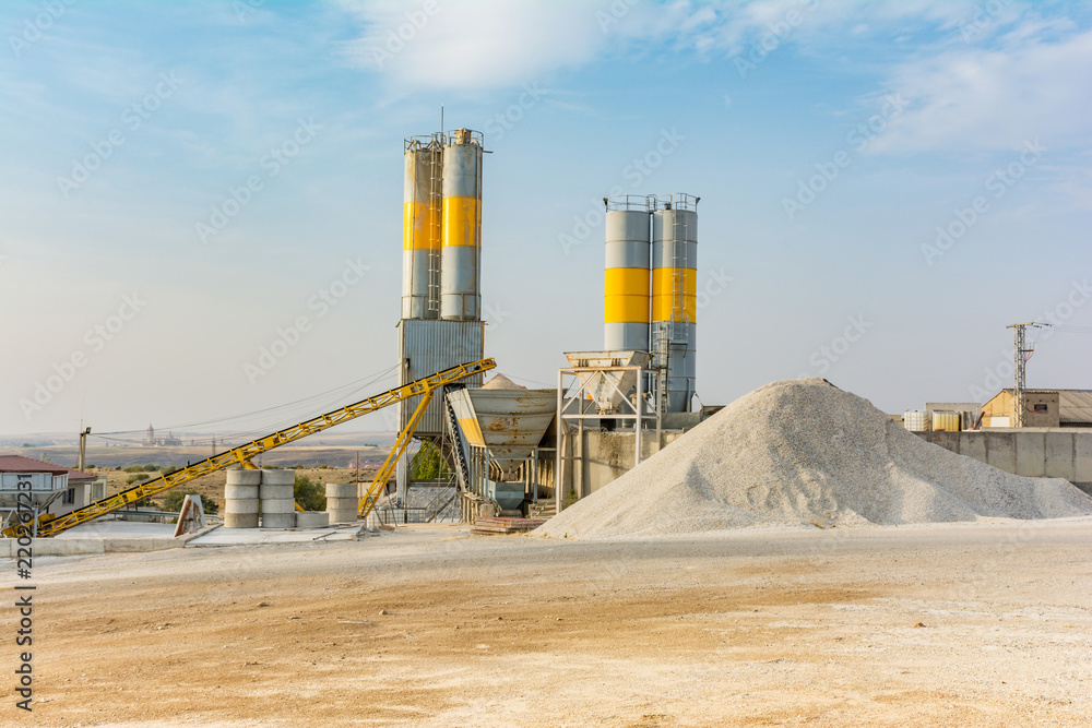 Obraz premium Quarry with silo in an industrial zone