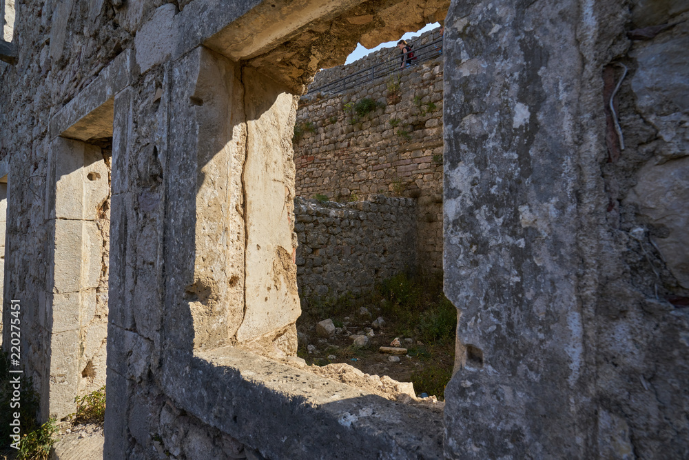 Ruine in der Felsenfestungsruine über Kotor